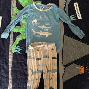 2T shark kickee pants